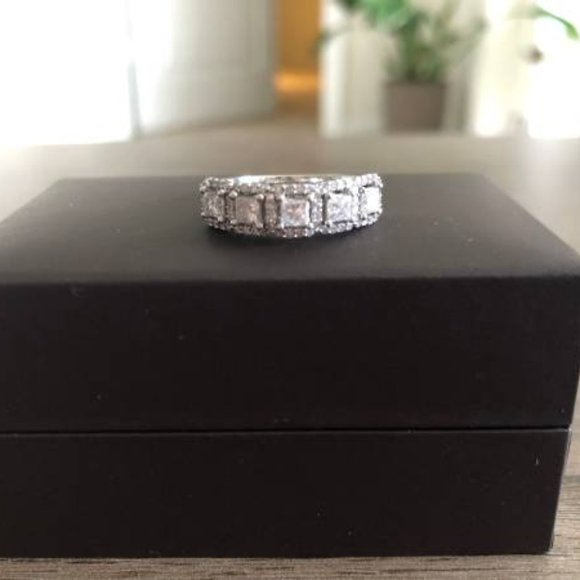 BRAND NEW Women's Wedding Band - Picture 5 of 5